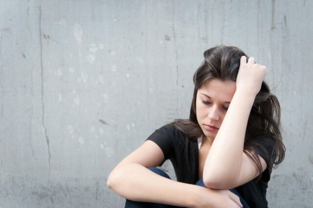 Statistieken onthullen: groep psychisch ongezonde pubers bestaat voor de helft uit eenzame meisjes