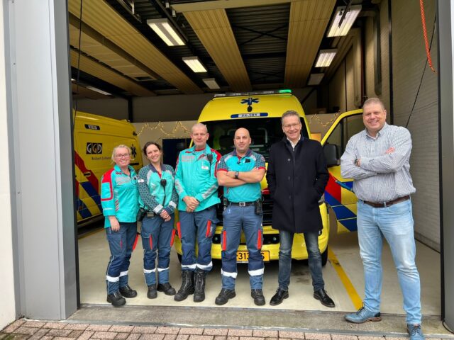 Bijzonder bezoek op ambulancepost Eindhoven-Noord